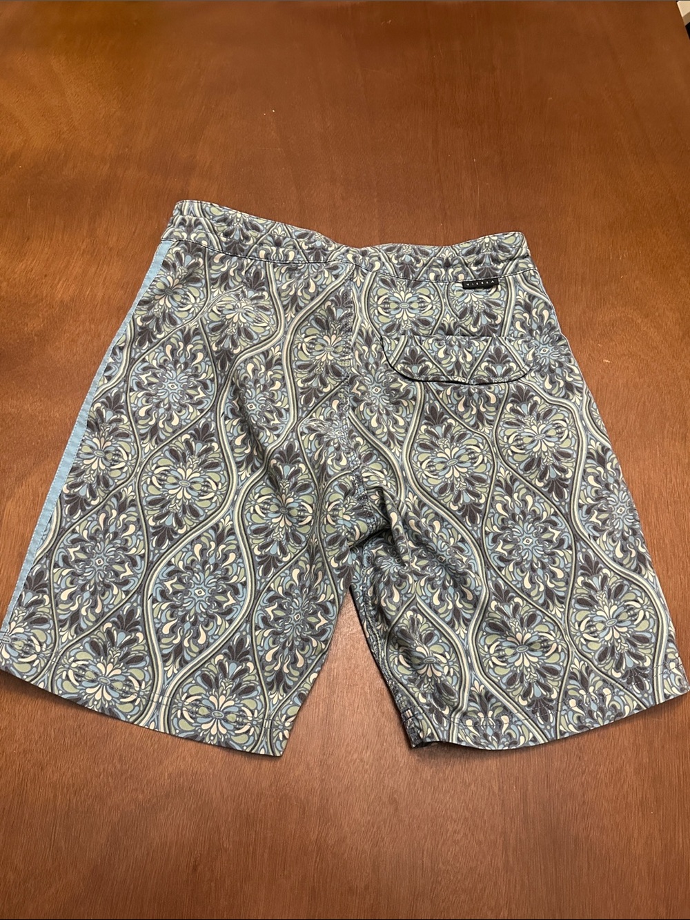 VISSLA Blue Floral-Patterned Men’s Swim Board Shorts - Picture 10 of 14